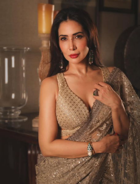 File:Kim Sharma.png